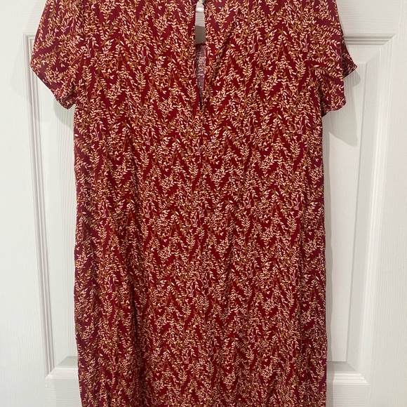 Forever 21 Medium Red Beige Leaf Print short sleeve Dress Fall - Picture 3 of 4